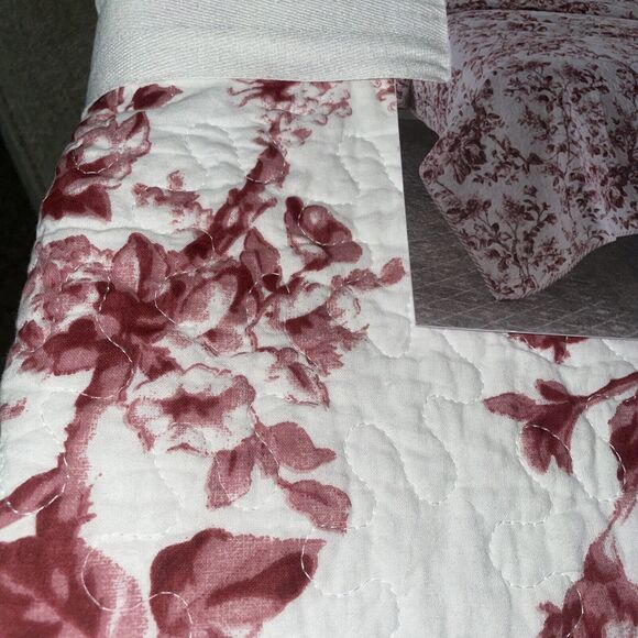 SONOMA Twin 2 PC. Quilt Set Red NEW with Standard Sham - Picture 2 of 6
